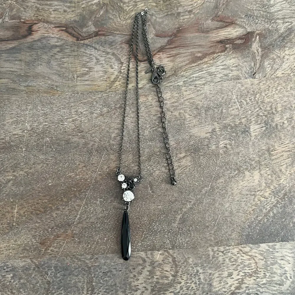 Vintage Avon SAQ Crystal Rhinestone and Black Pendant Elegant Necklace